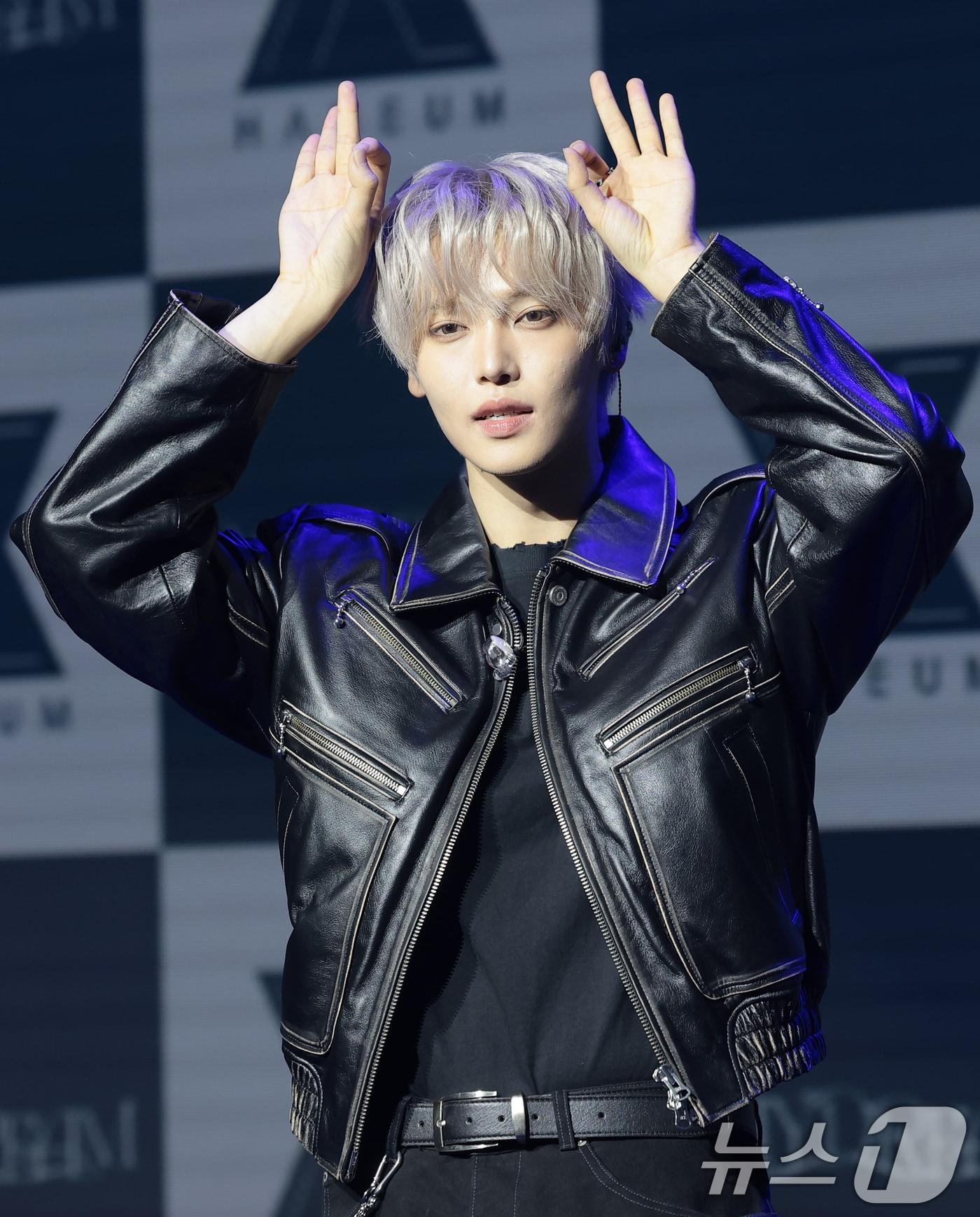 본문 이미지 - 가수 장한음이 30일 서울 강남구 성암아트홀에서 가진 두 번째 EP ‘DAYDREAM' 발매 기념 쇼케이스에서 포즈를 취하고 있다. 2026.3.30 ⓒ 뉴스1 권현진 기자