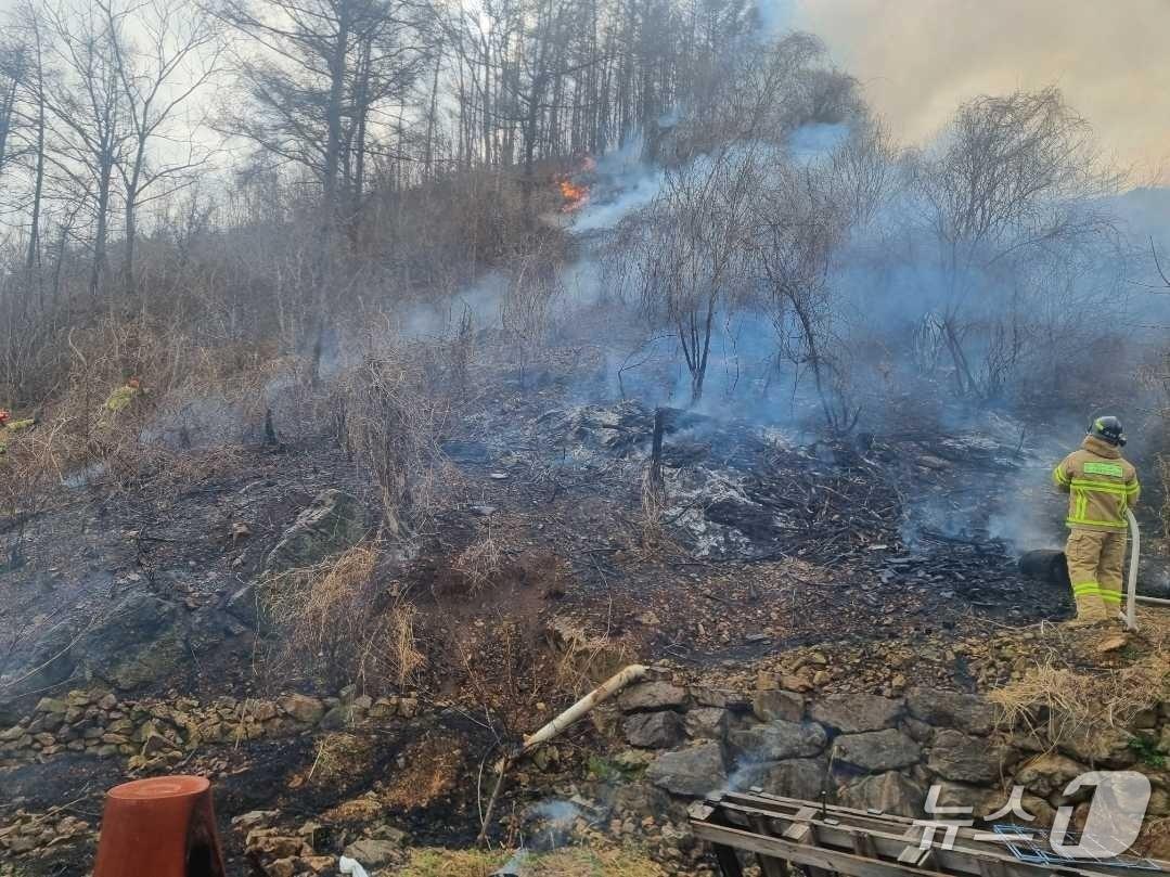 본문 이미지 - 강원 양구 국토정중앙면 원리 산불 현장.(강원도 제공, 재판매 및 DB금지)