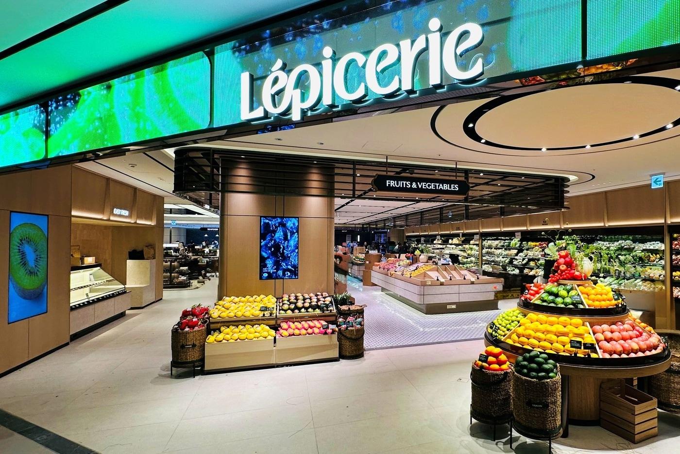 본문 이미지 - 서울시 노원구에 위치한 롯데백화점 노원점 지하 1층에 오픈한 동북 상권 최대 프리미엄 식료품점 '레피세리' 전경.(롯데백화점 제공)