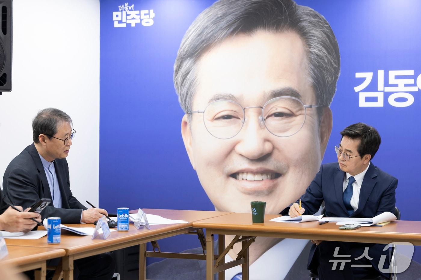 본문 이미지 - 김동연 더불어민주당 경기도지사 경선 후보가 30일 경기도사회복지연대와의 정책 간담회를 갖고 있다.(김동연 후보 캠프 제공. 재판매 및 DB금지)