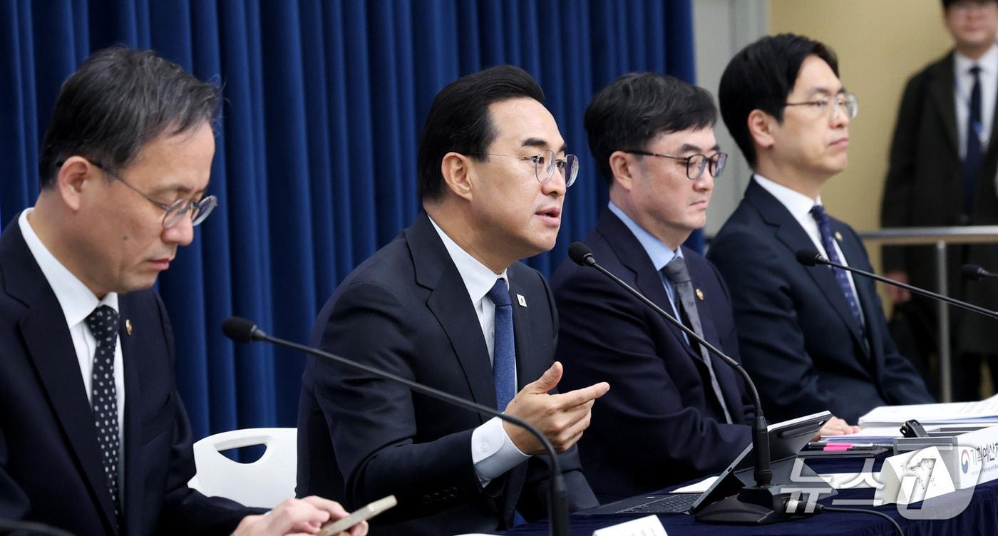 본문 이미지 - 27일 박홍근 기획예산처 장관이 정부세종청사에서 '중동전쟁 위기극복을 위한 2026년 추가경정예산안' 내용을 발표하고 있다. 2026.3.31 ⓒ 뉴스1 김기남 기자