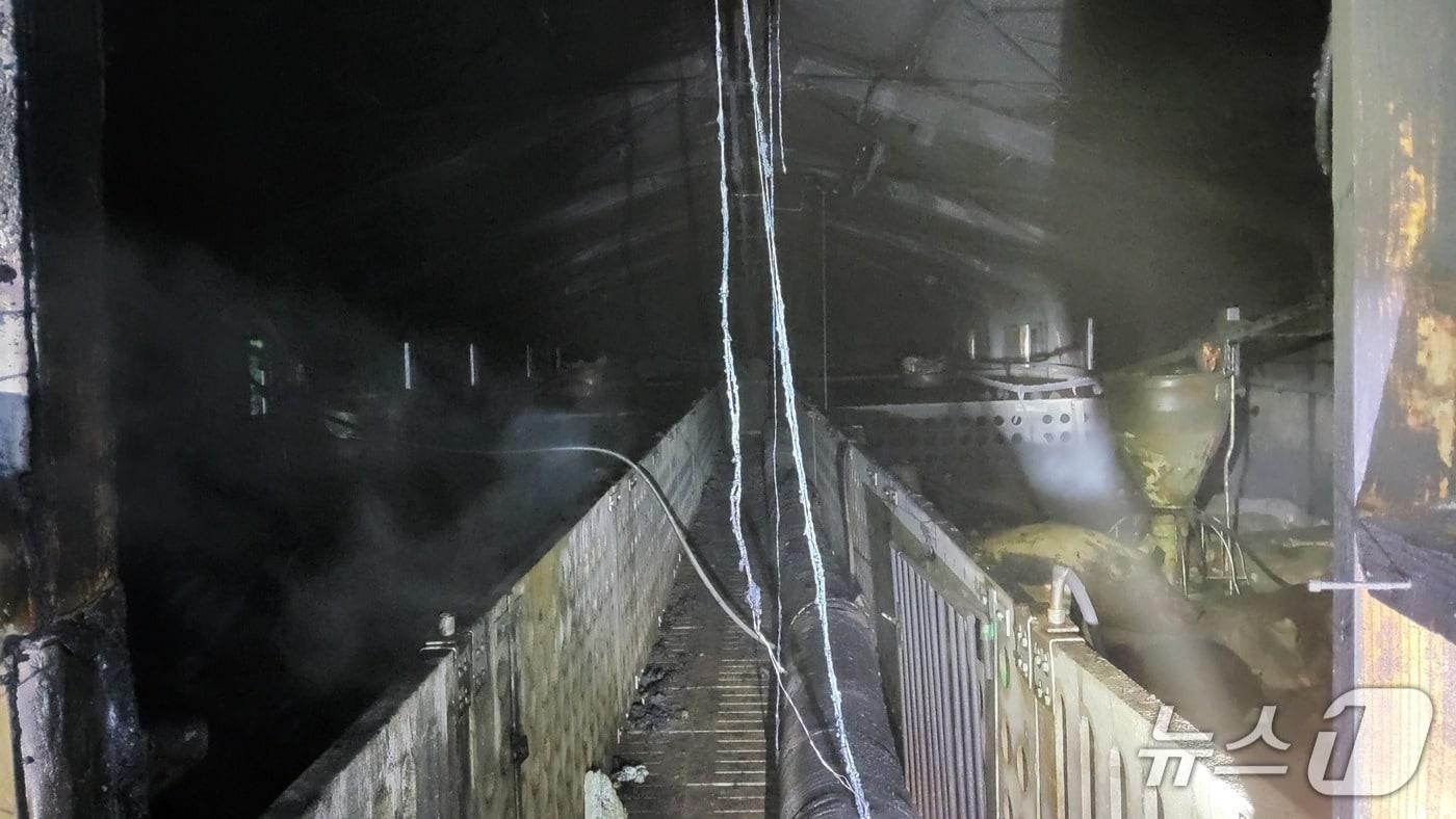 본문 이미지 - 화재 현장 모습.(전북 소방 제공. 재판매 및 DB 금지)