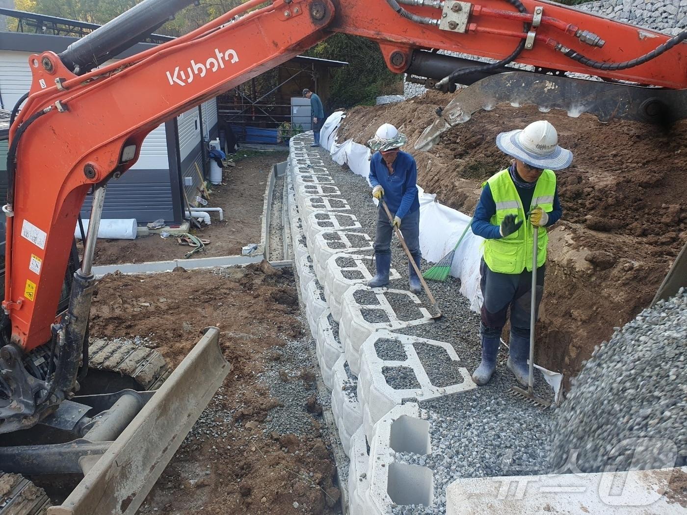 본문 이미지 - 경북도는 31일 초대형 산불 발생 1년을 맞아 피해지역 마을공동체 재건 사업을 본격 추진하는 한편, 산불 예방을 위한 선제적 재난안전대책본부를 가동했다. /뉴스1