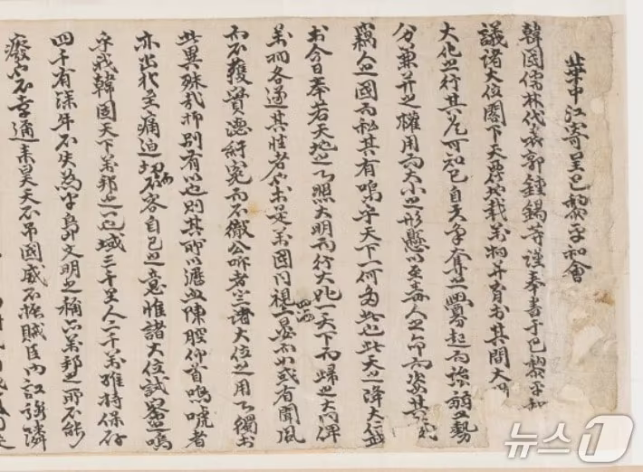 본문 이미지 - 국가보훈부는 3·1운동 후 프랑스 파리강화회의에 독립청원서를 전달해 한일강제병합의 부당함을 국제사회에 호소한 '파리장서운동'의 이명균, 장석영, 유진태 선생을 2026년 4월의 독립운동가로 선정했다고 31일 밝혔다. 사진은 국립한국문학관에서 소장하고 있는 파리장서.2026.3.31./ⓒ 뉴스1(국가보훈부 제공)