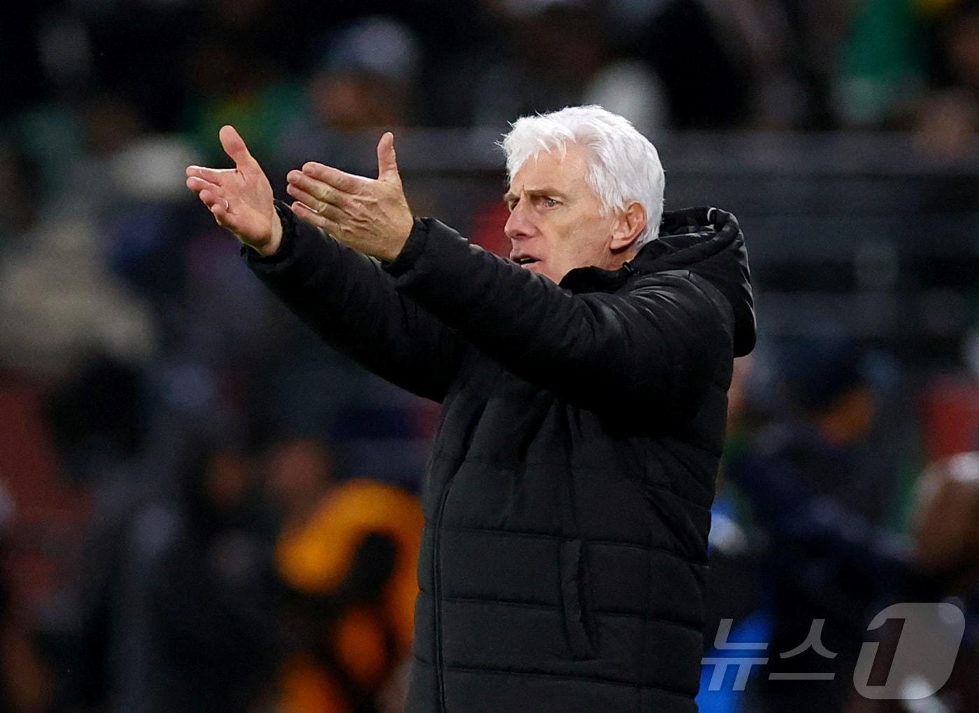 본문 이미지 - 휴고 브로스 남아프리카공화국 축구대표팀 감독 ⓒ 로이터=뉴스1