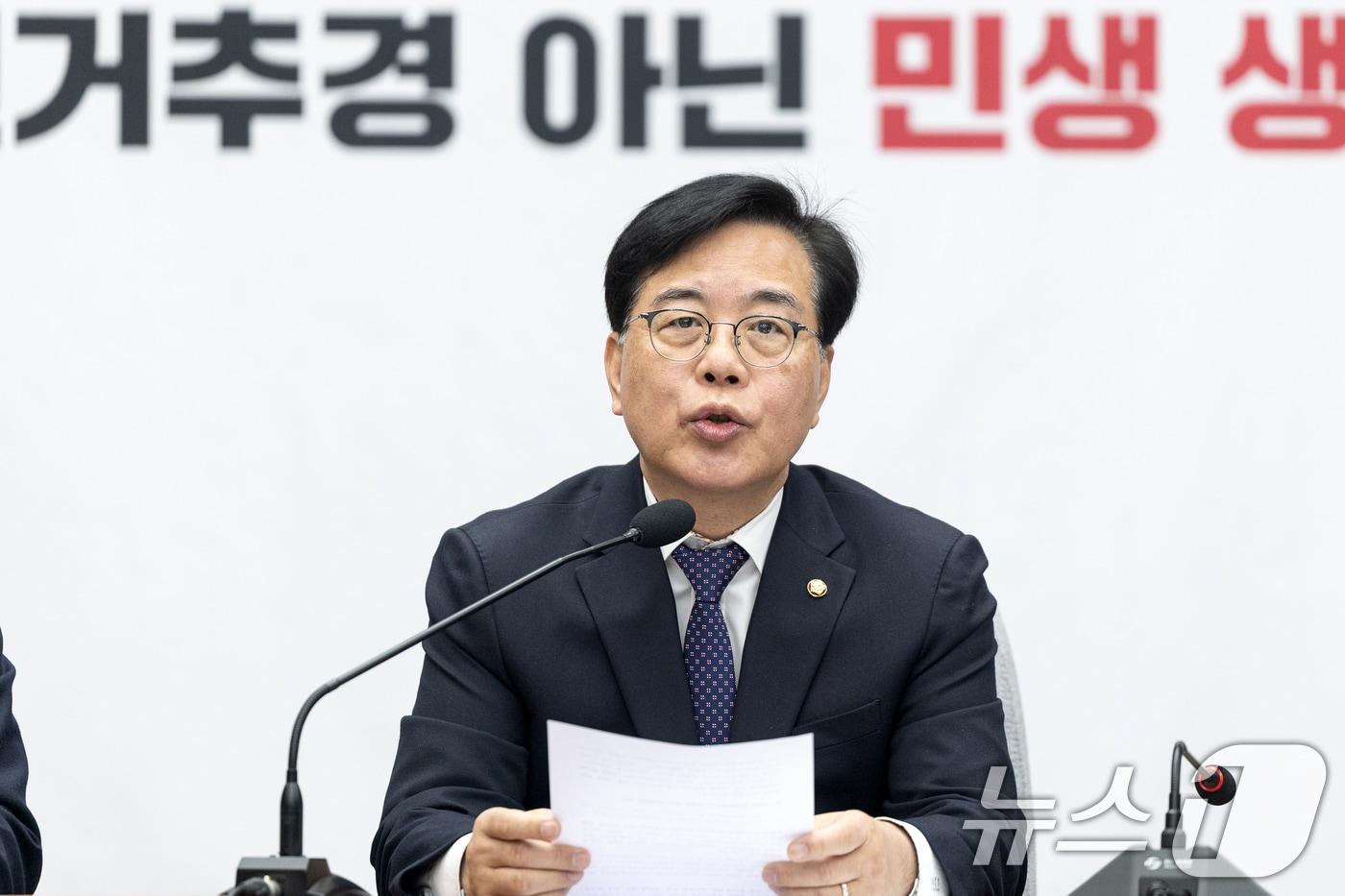 본문 이미지 - 송언석 국민의힘 원내대표가 31일 서울 여의도 국회에서 열린 원내대책회의에서 모두발언하고 있다. 2026.3.31 ⓒ 뉴스1 이승배 기자