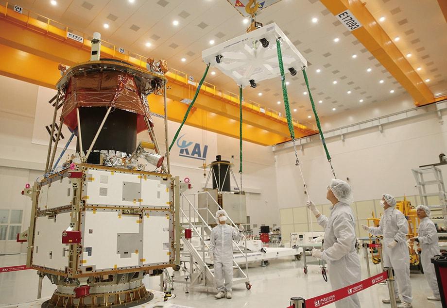 본문 이미지 - 5월 발사를 앞둔 차세대중형위성 2호의 모습. (KAI 제공)