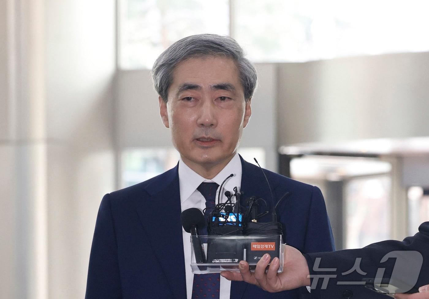 본문 이미지 - 신현송 한국은행 총재 후보자가 31일 오전 서울시 중구 세종대로 한화금융플라자에 마련된 청문회 준비 사무실로 출근하며 취재진의 질문에 답하고 있다. 2026.3.31 ⓒ 뉴스1 박정호 기자