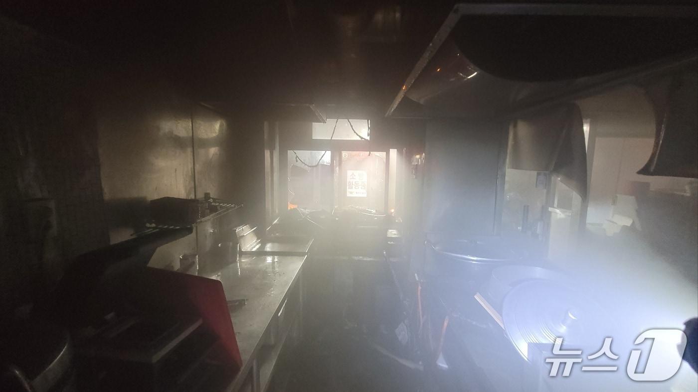 본문 이미지 - 화재 현장(제주소방본부 제공. 재판매 및 DB금지)/뉴스1