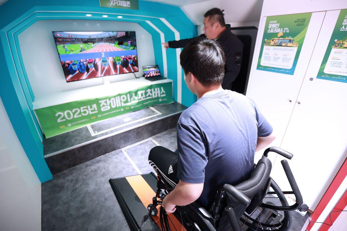 본문 이미지 - 2025년 제45회 전국장애인체육대회 장애인스포츠버스 운영 모습.(대한장애인체육회 제공)