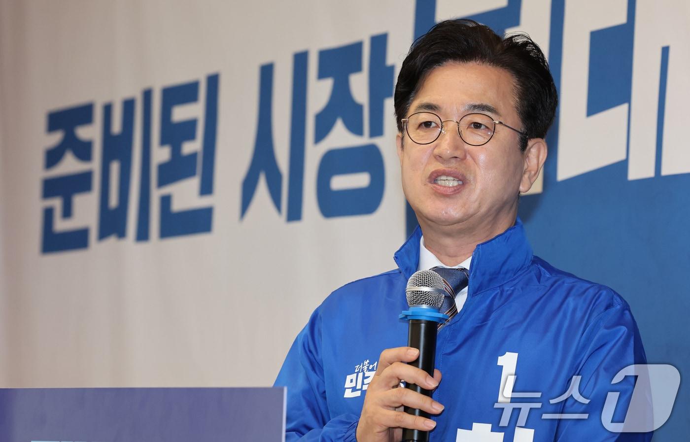 본문 이미지 - 허태정 더불어민주당 대전시장 예비후보가 지난달 31일 선거캠프에서 정책공약 발표를 하고 있다. 2026.3.31 ⓒ 뉴스1 김기태 기자