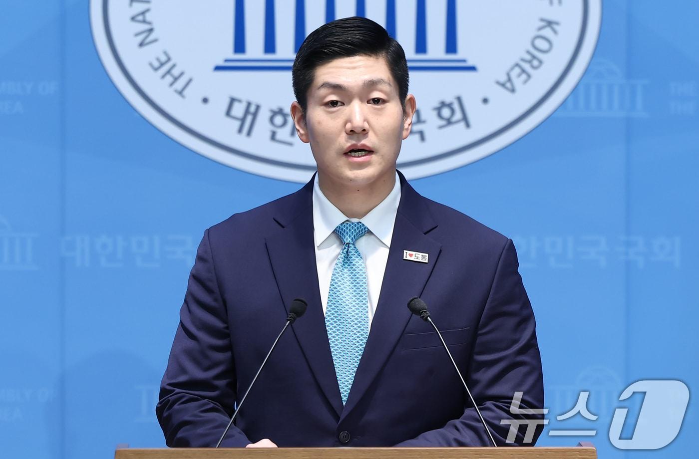 본문 이미지 - 김재섭 국민의힘 의원이 31일 서울 여의도 소통관에서 정원오 더불어민주당 서울시장 예비후보 의혹 관련 기자회견을 하고 있다. 2026.3.31 ⓒ 뉴스1 김도우 기자