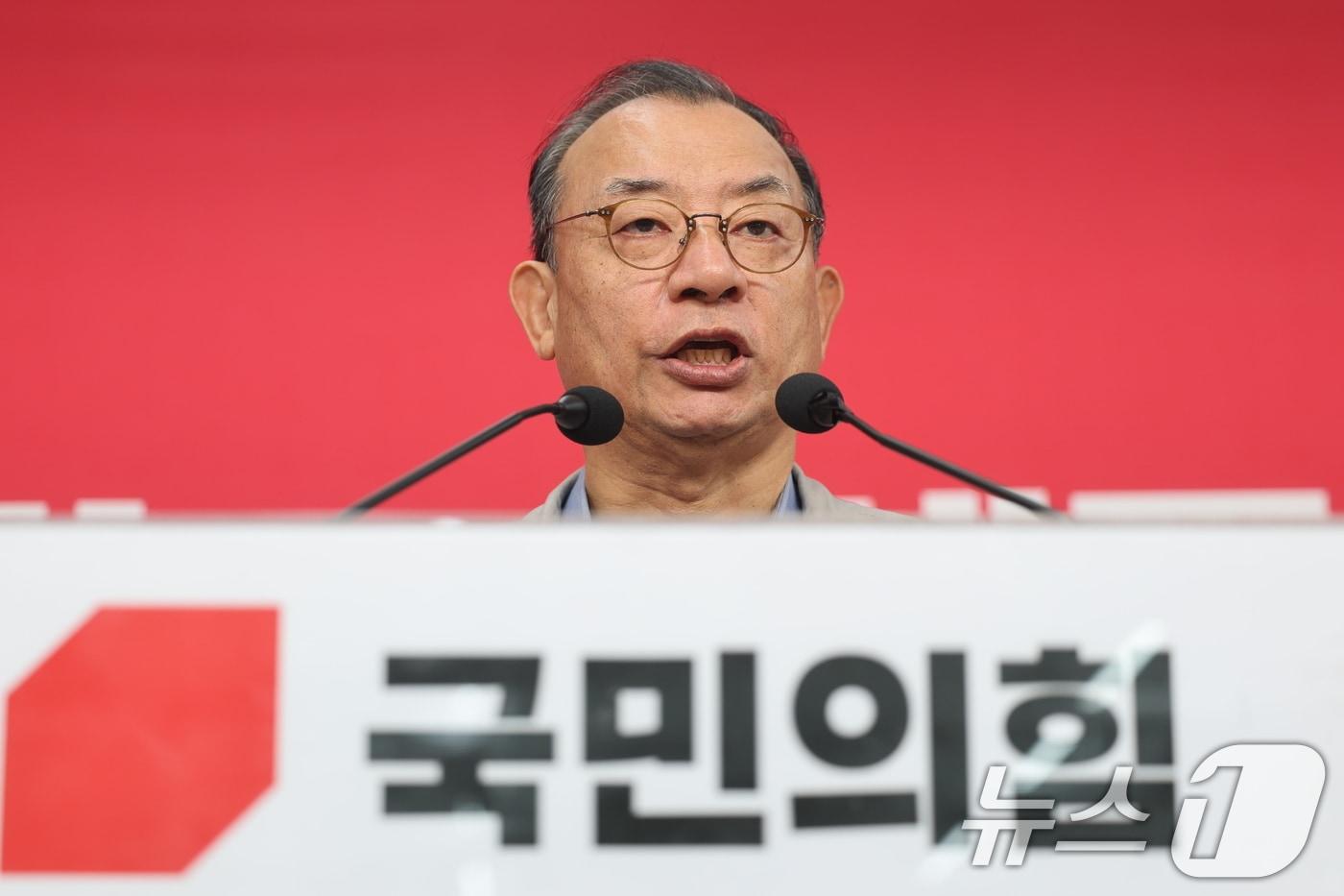 본문 이미지 - 이정현 국민의힘 공천관리위원장이 31일 서울 여의도 중앙당사에서 사퇴 기자회견을 하고 있다. 2026.3.31 ⓒ 뉴스1 이승배 기자