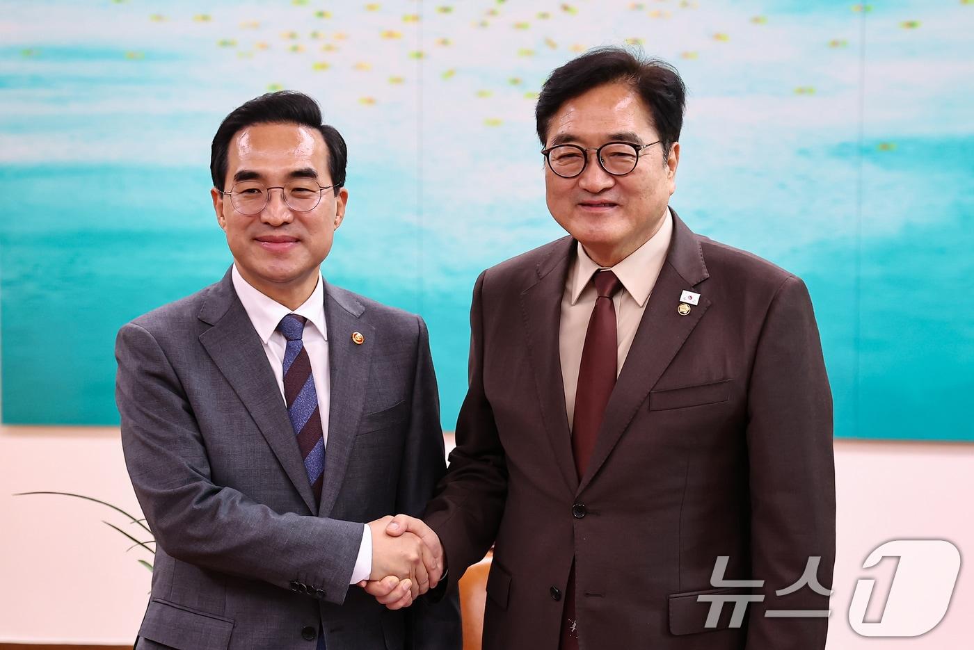 본문 이미지 - 우원식 국회의장이 31일 서울 여의도 국회에서 박홍근 기획예산처 장관을 접견하고 있다. 2026.3.31 ⓒ 뉴스1 김도우 기자