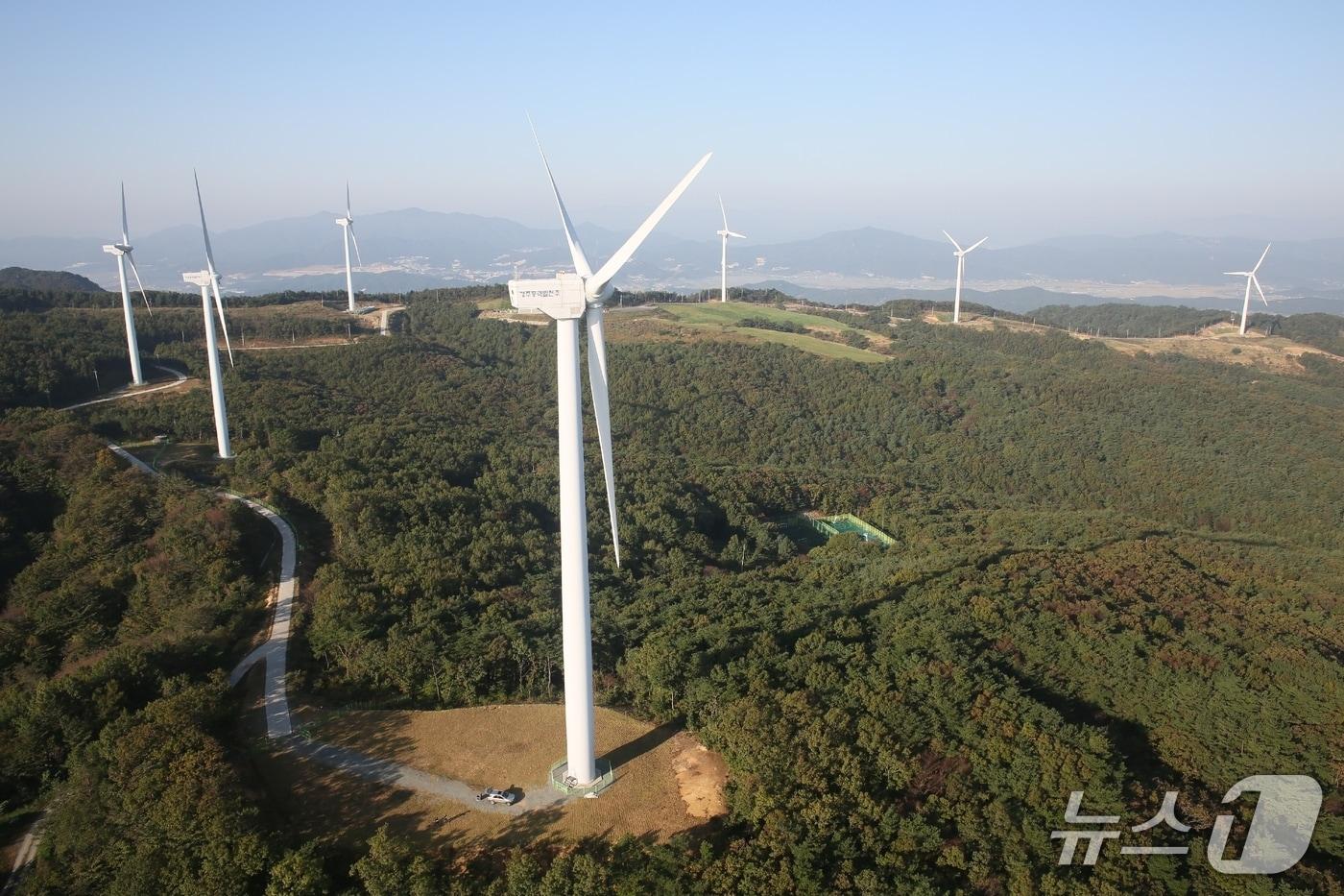본문 이미지 - 경북 경주시가 4월 1일부터 관내 설치된 풍력발전기에 대한 안전점검을 실시한다. (경주시 제공, 재판매 및 DB금지) 2026.3.31/뉴스1