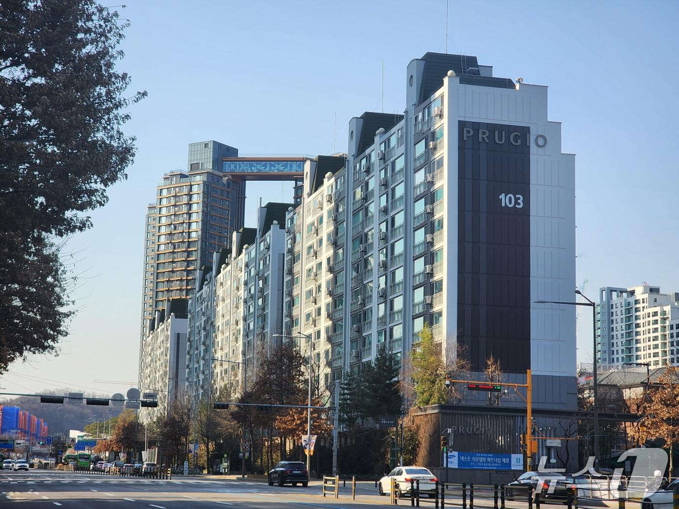 본문 이미지 - 서울 서초구 '반포푸르지오 아파트' 모습.(삼성물산 제공) 