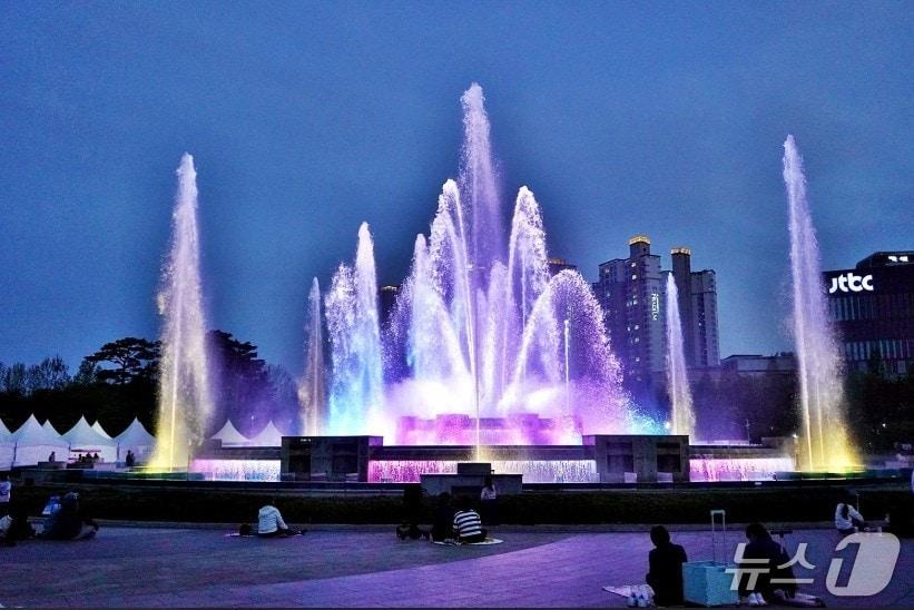 본문 이미지 - 고양시 노래하는 분수대. (고양도시관리공사, 재판매 및 DB금지)