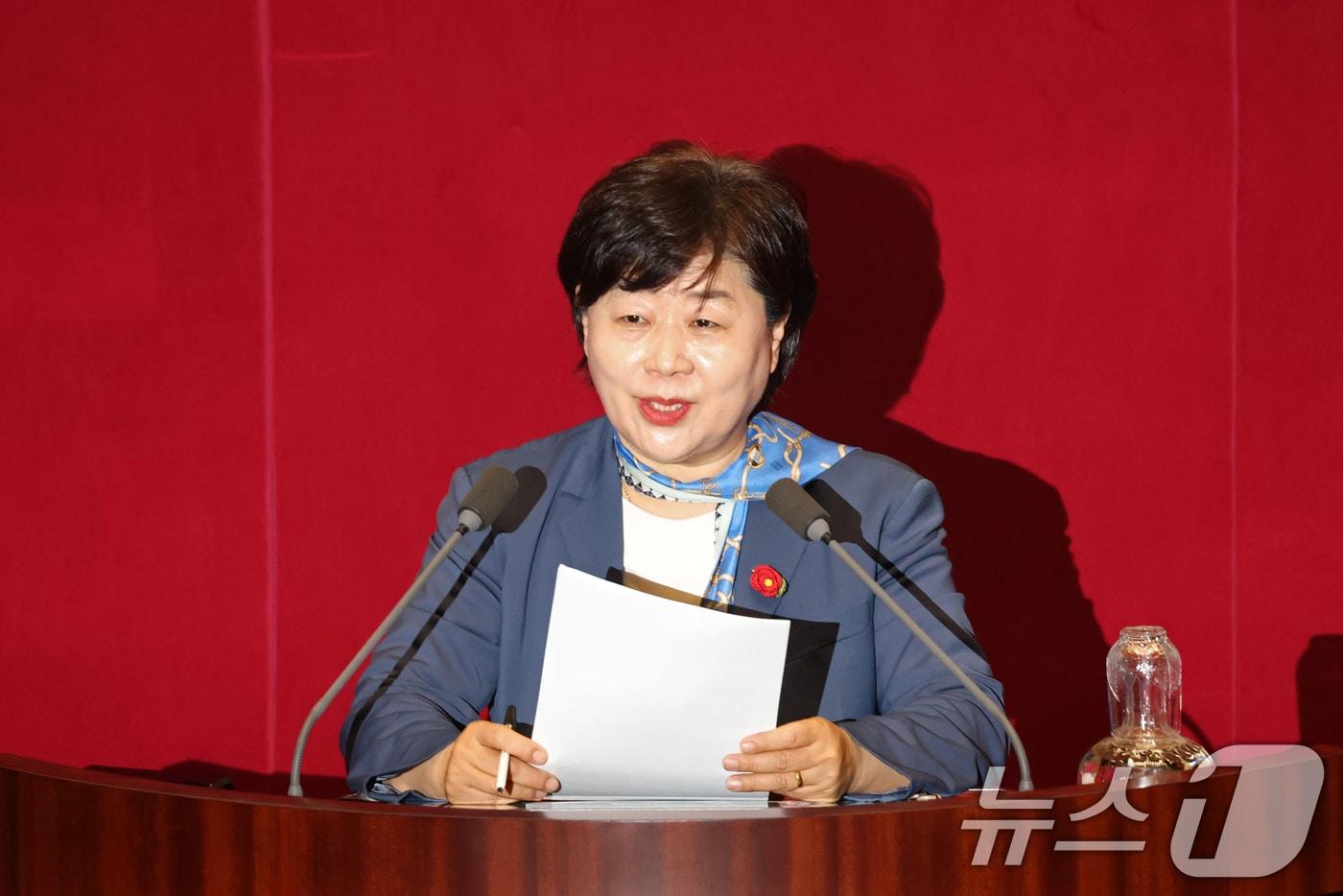 본문 이미지 - 신임 법제사법위원장으로 선출된 서영교 더불어민주당 의원이 31일 서울 여의도 국회에서 열린 제433회국회(임시회) 제3차 본회의에서 인사말을 하고 있다. 2026.3.31 ⓒ 뉴스1 이승배 기자