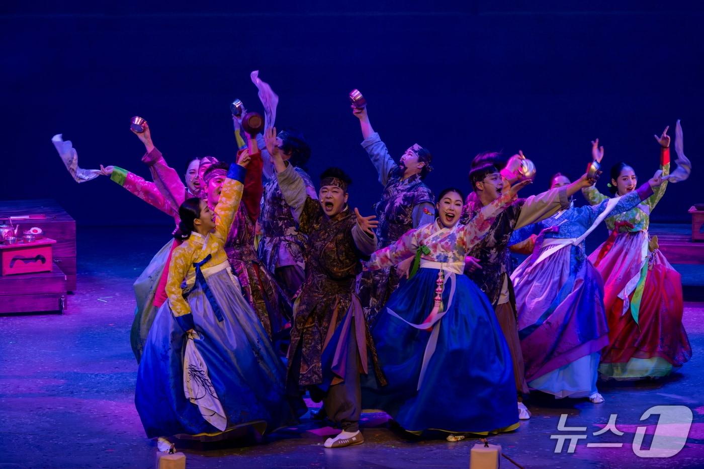 본문 이미지 - 강원 정선군의 '뗏군' 공연 자료 사진. (정선군 제공. 재판매 및 DB금지) 2026.3.31/뉴스1