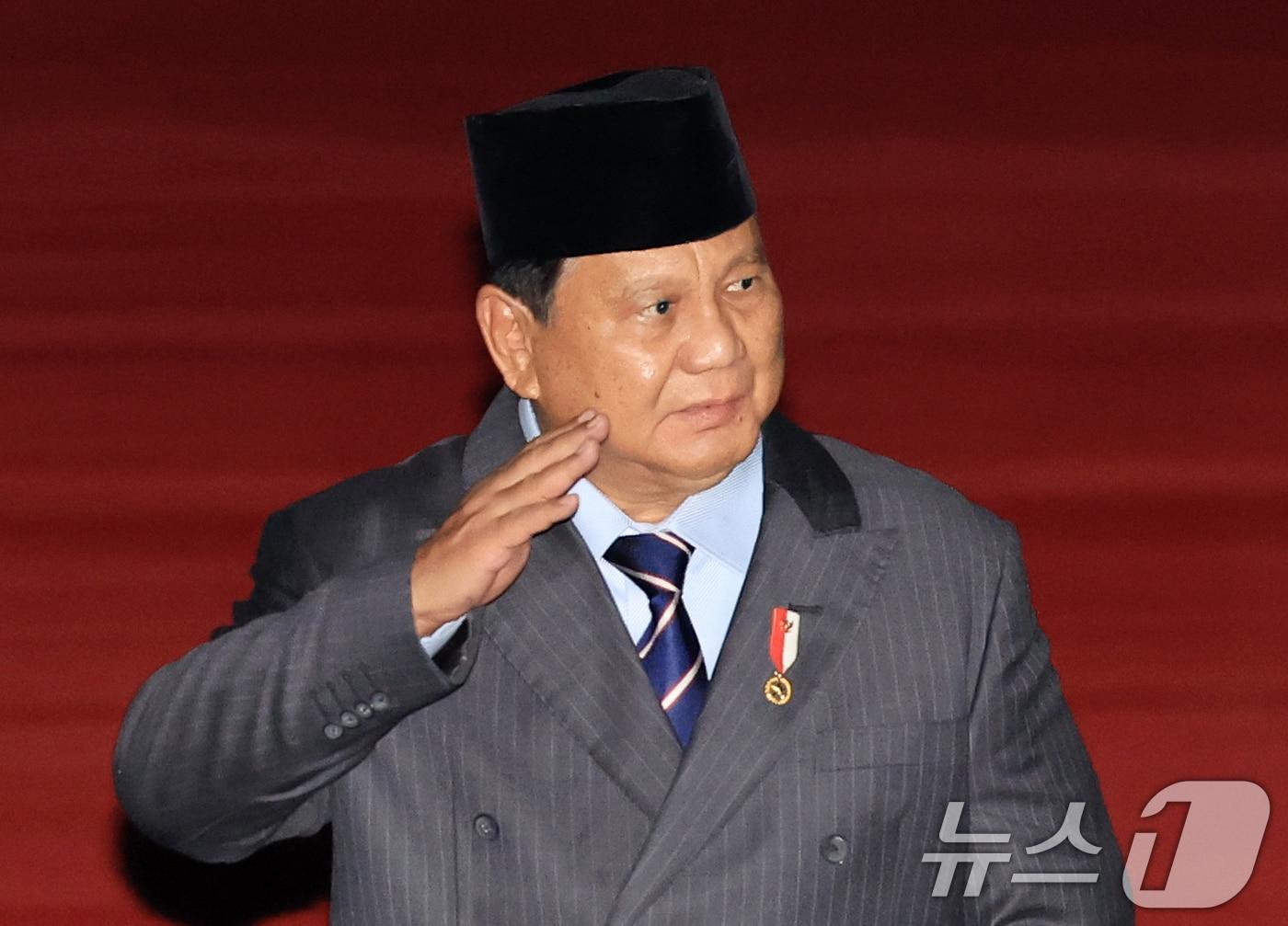 본문 이미지 - 프라보워 수비안토 인도네시아 대통령이 31일 경기 성남시 서울공항을 통해 방한하고 있다. 프라보워 대통령은 내달 1일 이재명 대통령과 정상회담을 진행할 예정이다. 2026.3.31 ⓒ 뉴스1 이호윤 기자