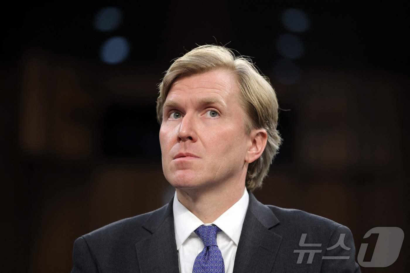 본문 이미지 - 엘브리지 콜비 미국 국방부(전쟁부) 정책 담당 차관이 3일(현지시간) 상원 군사위원회 청문회에 출석해 증언하고 있다. 2026.3.3. ⓒ 뉴스1 ⓒ AFP=뉴스1