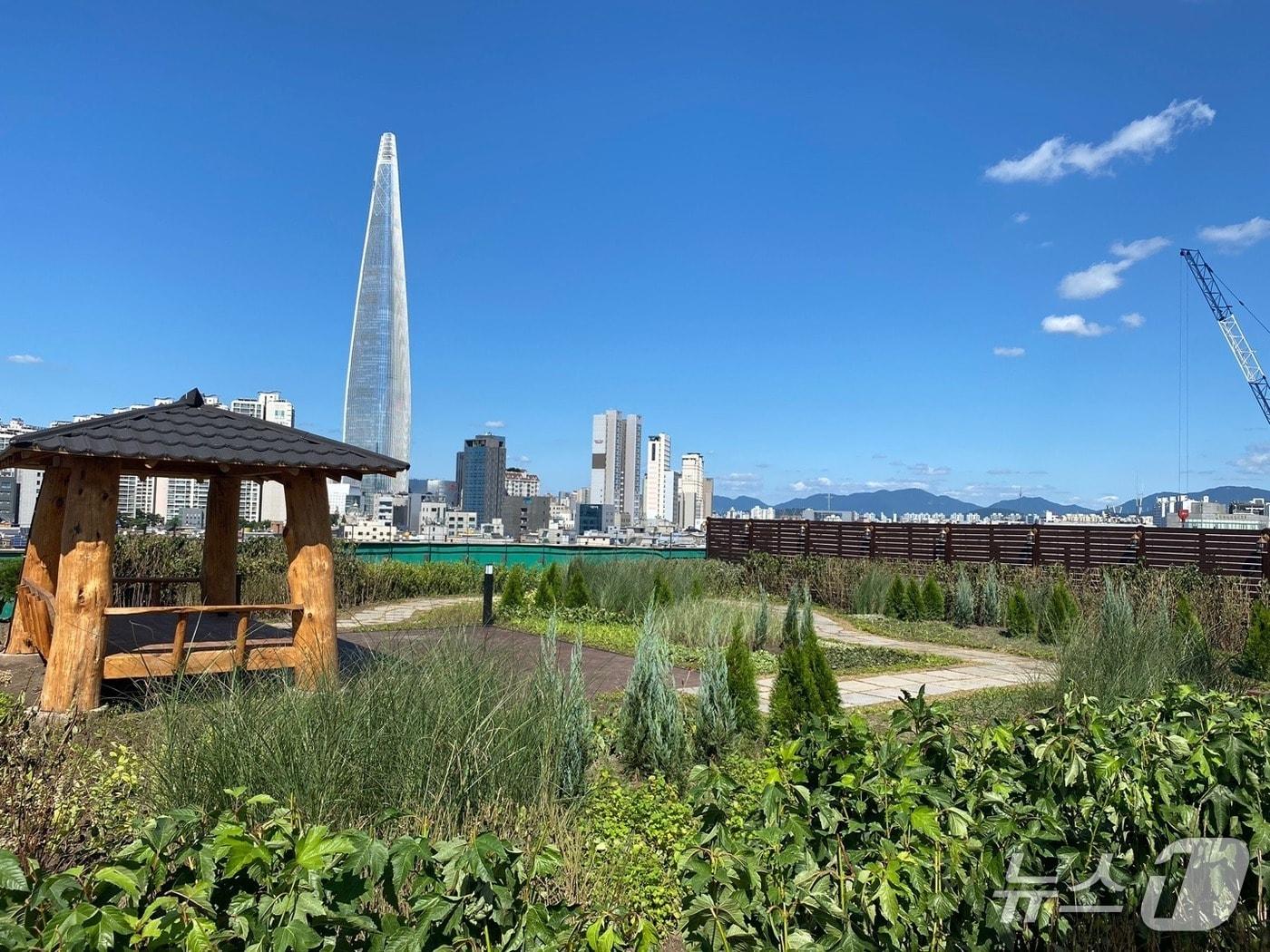 본문 이미지 - 송파구의회 옥상정원 모습(서울시 제공)