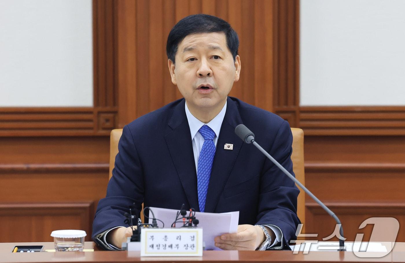 본문 이미지 - 구윤철 부총리 겸 재정경제부 장관이 4일 서울 종로구 정부서울청사에서 열린 개정 노동조합법 시행 관련 관계장관회의에서 모두발언을 하고 있다. 2026.3.4 ⓒ 뉴스1 임세영 기자