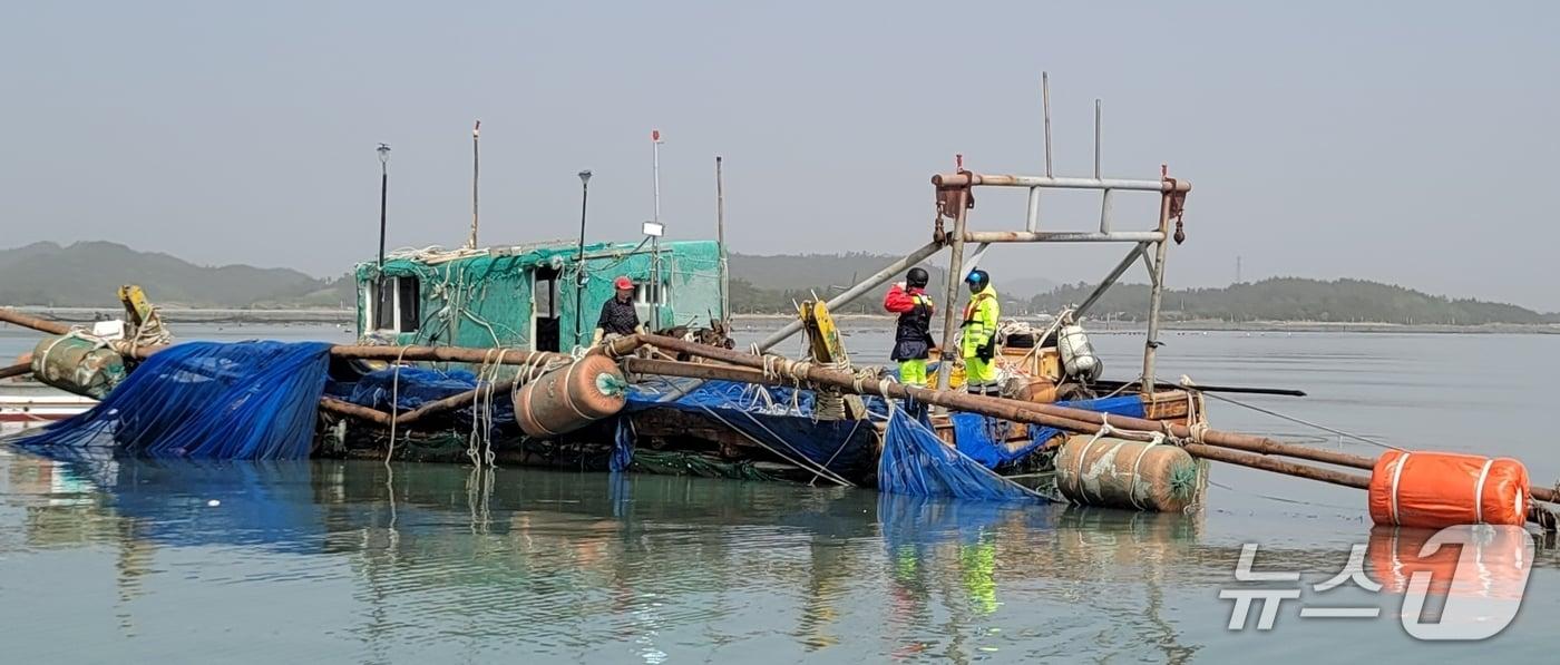 본문 이미지 - 심뱀장어 어구 점검.(전남도 제공. 재판매 및 DB금지) 2026.3.4/뉴스1