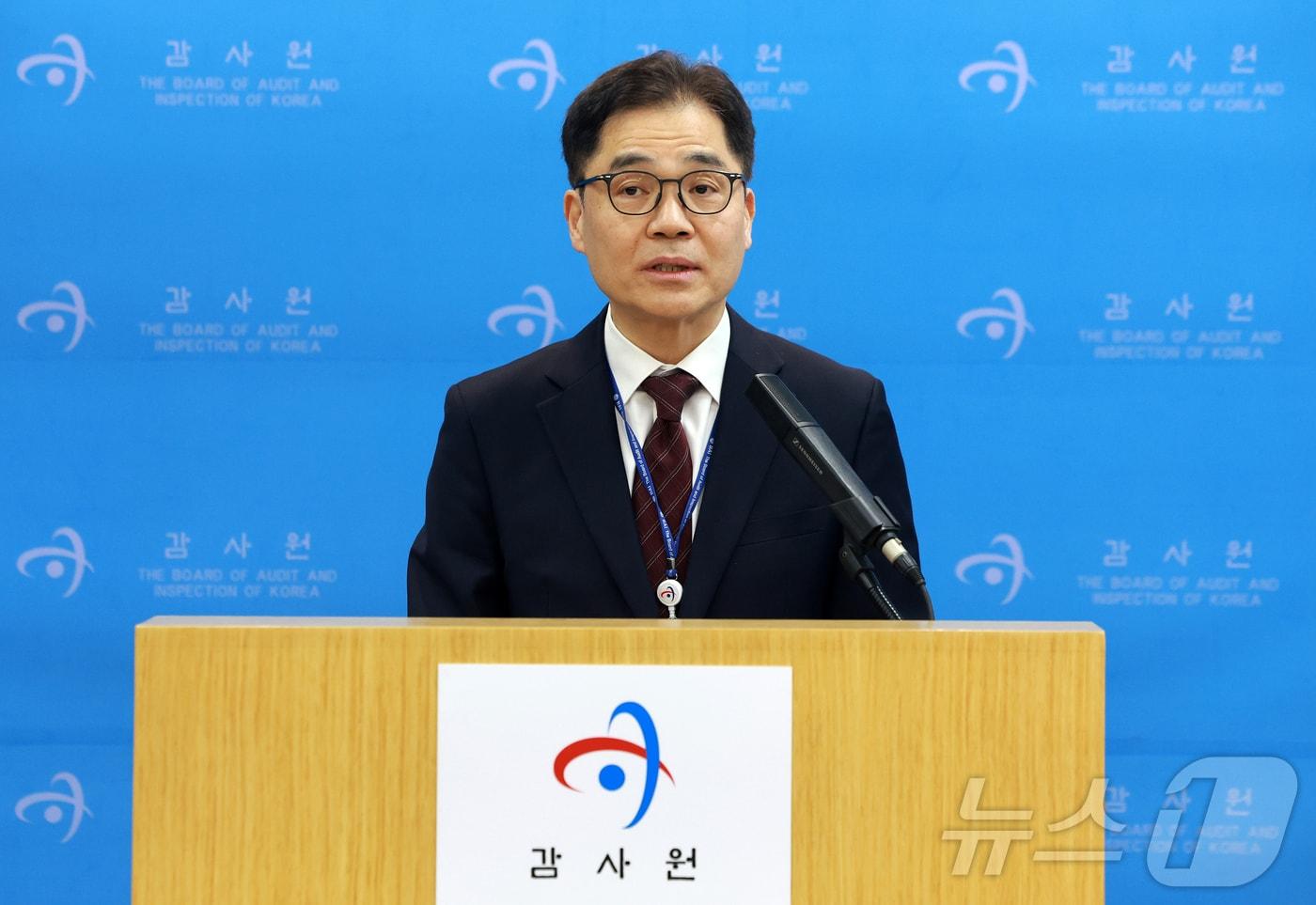 본문 이미지 - 행정안전감사국 제2과 김영호 과장이 4일 서울 종로구 감사원 제3별관 기자실에서 대한체육회 운영 및 관리·감독실태 주요 감사결과를 브리핑하고 있다. 2026.3.4 ⓒ 뉴스1 이호윤 기자