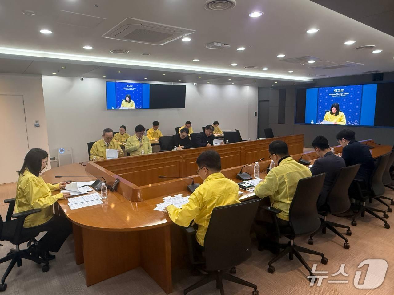 본문 이미지 - 김진아 외교부 제2차관이 재외국민보호대책본부 회의를 주재했다.(외교부 제공)