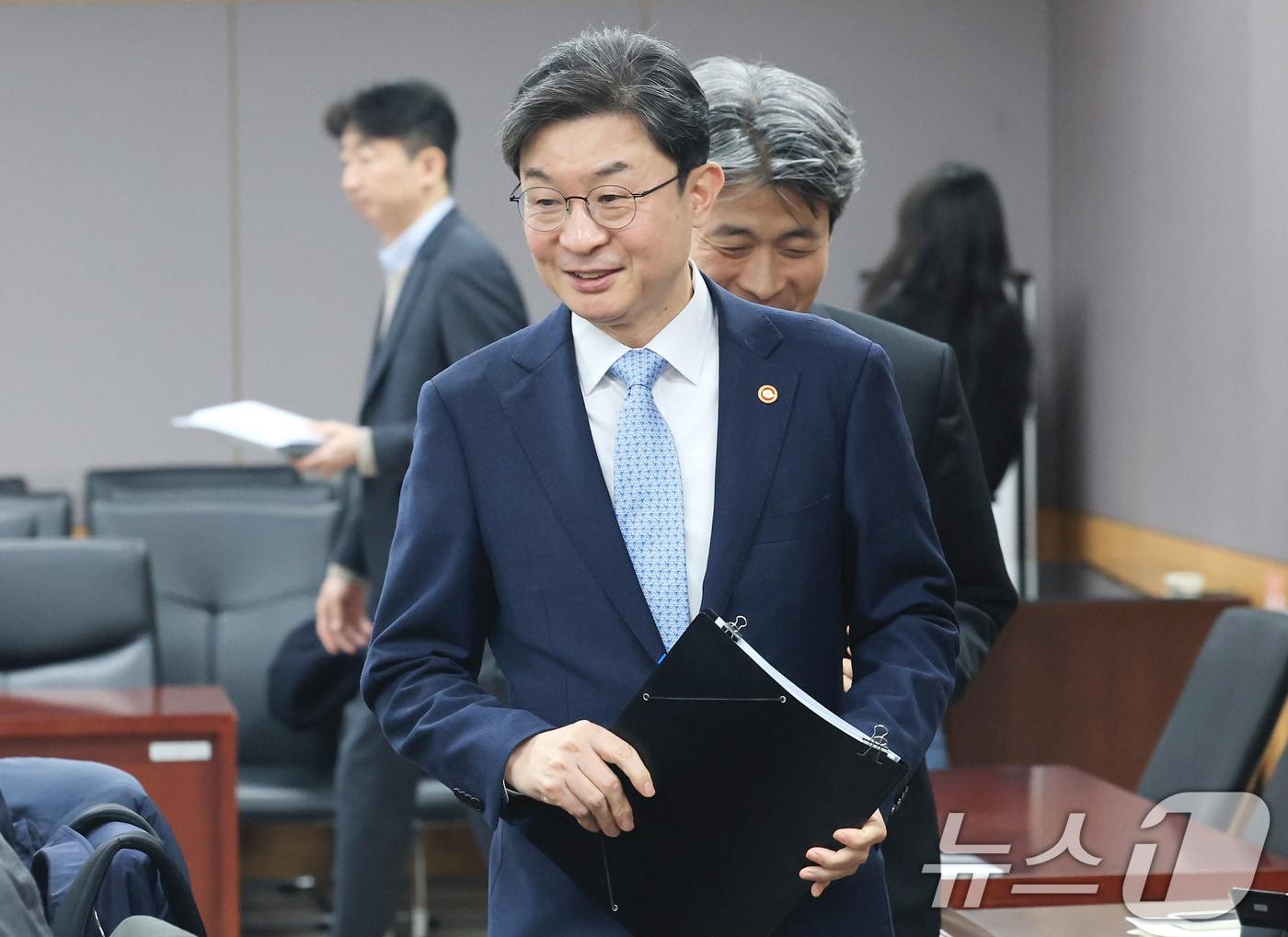 본문 이미지 - 이억원 금융위원장. 2026.3.4 ⓒ 뉴스1 임세영 기자