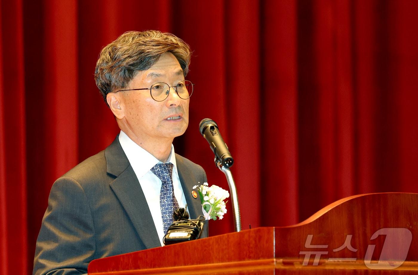 본문 이미지 - 정일연 신임 국민권익위원회 위원장이 4일 세종시 정부세종청사 12동 대강당에서 열린 취임식에서 취임사를 하고 있다. 2026.3.4 ⓒ 뉴스1 김기남 기자