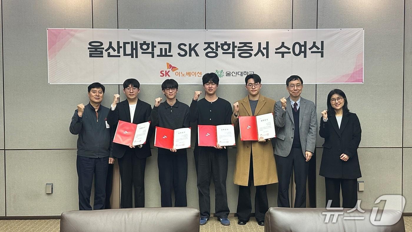 본문 이미지 - SK이노베이션 울산Complex 장학증서 수여 (SK이노베이션 울산Complex 제공. 재판매 및 DB금지)/뉴스1