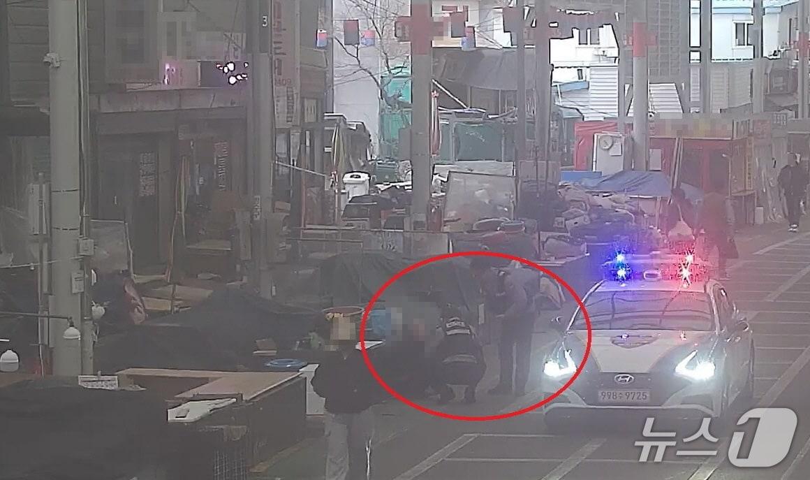 본문 이미지 - 울산 중구 CCTV통합관제센터가 지난 실종된 치매 노인을 발견해 가족에게 돌려보냈다고 4일 밝혔다.(울산 중구 제공. 재판매 및 DB금지)/뉴스1