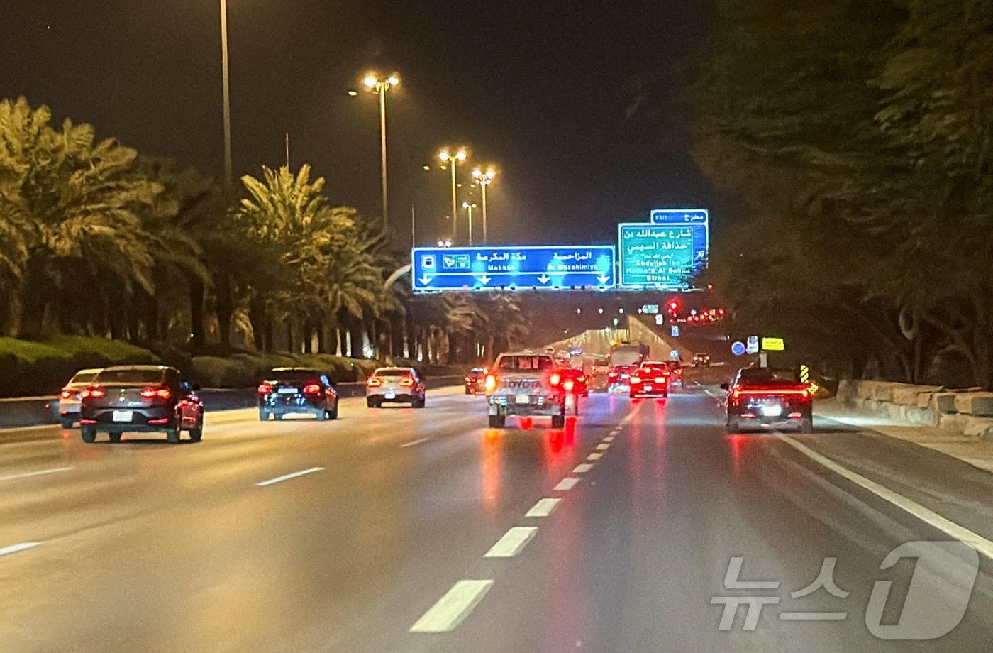 본문 이미지 - 사우디아라비아 수도 리야드의 외교 공관들이 모인 지역 인근 도로의 모습. (자료사진) 2026.3.3 ⓒ 로이터=뉴스1