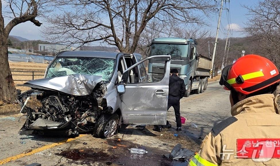 본문 이미지 - 천안 매송리 도로에서 발생한 교통사망 사고 현장.(천안동남소방서 제공. 재판매 및 DB금지)