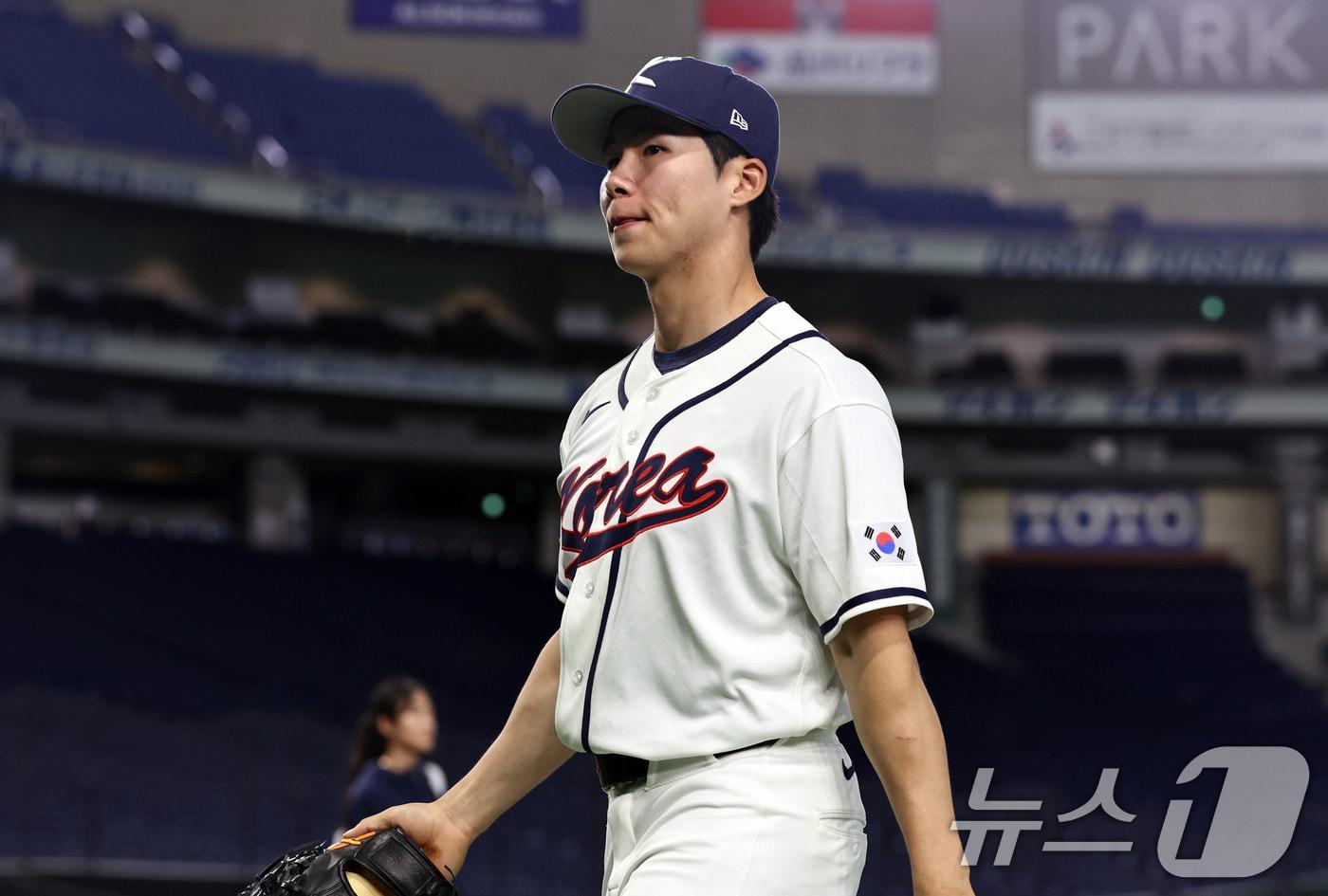 본문 이미지 - 2026 월드베이스볼클래식(WBC) 대한민국 국가대표팀 김혜성이 4일 일본 도쿄돔에서 훈련을 마친 뒤 그라운드를 나서고 있다. 2026.3.4 ⓒ 뉴스1 구윤성 기자