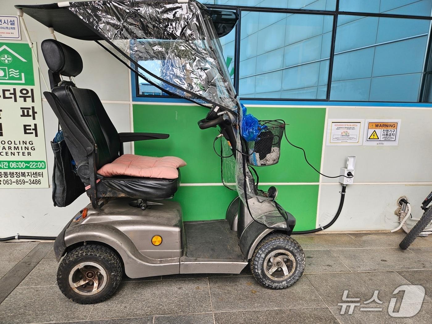 본문 이미지 - 익산시도시관리공단이 국민생활관에 '전기 나눔 충전소'를 설치하고 시범 운영에 나섰다.(공단 제공. 재판매 및 DB 금지)