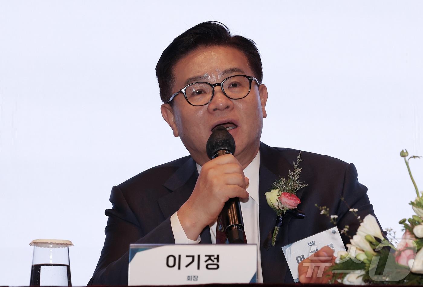 본문 이미지 - 이기정 신임 한국대학교육협의회 회장이 4일 서울 중구 웨스틴조선호텔에서 열린 2026 한국대학교육협의회 정기총회에서 발언하고 있다. 2026.3.4 ⓒ 뉴스1 김성진 기자