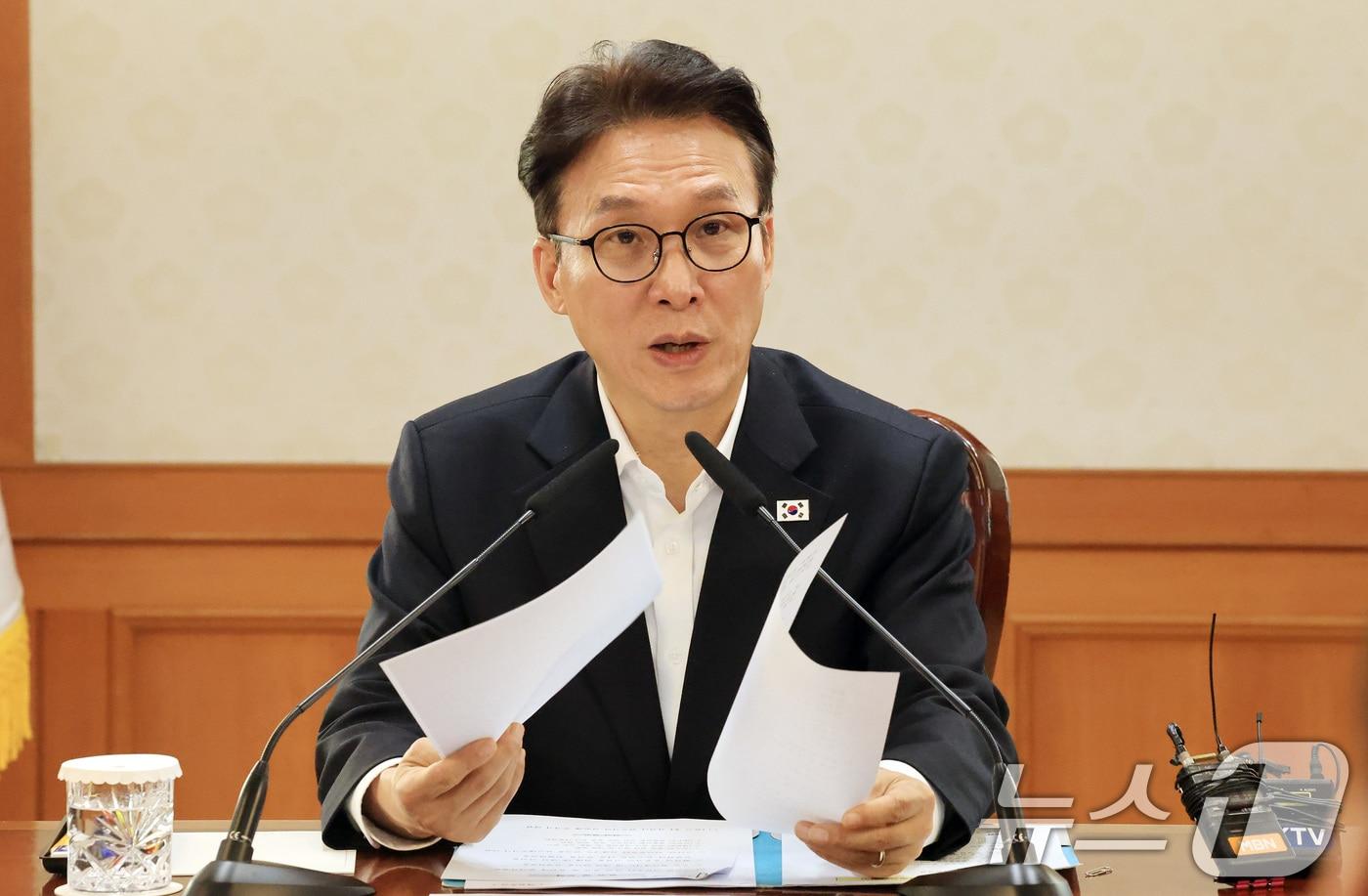 본문 이미지 - 김민석 국무총리가 4일 서울 종로구 정부서울청사에서 열린 중동 상황점검 관계부처회의에서 모두발언을 하고 있다. 2026.3.4 ⓒ 뉴스1 임세영 기자