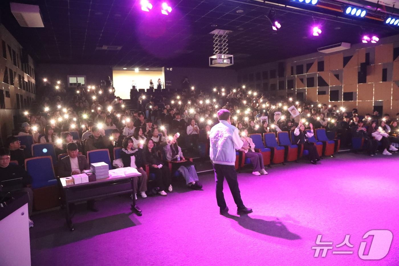 본문 이미지 - 4일 한림성심대 도헌대강당에서 신입생 오리엔테이션이 개최됐다. 한림성심대는 2026학년도 신입생 모집에서 충원율 100%를 달성했다.(한림성심대 제공. 재판매 및 DB금지)/뉴스1