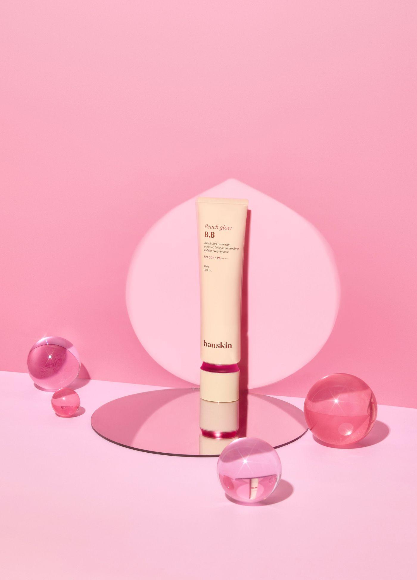 본문 이미지 - '한스킨'은 복숭아 PDRN을 함유한 '피치 글로우 데일리 비비'를 출시했다고 5일 밝혔다.(한스킨 제공)