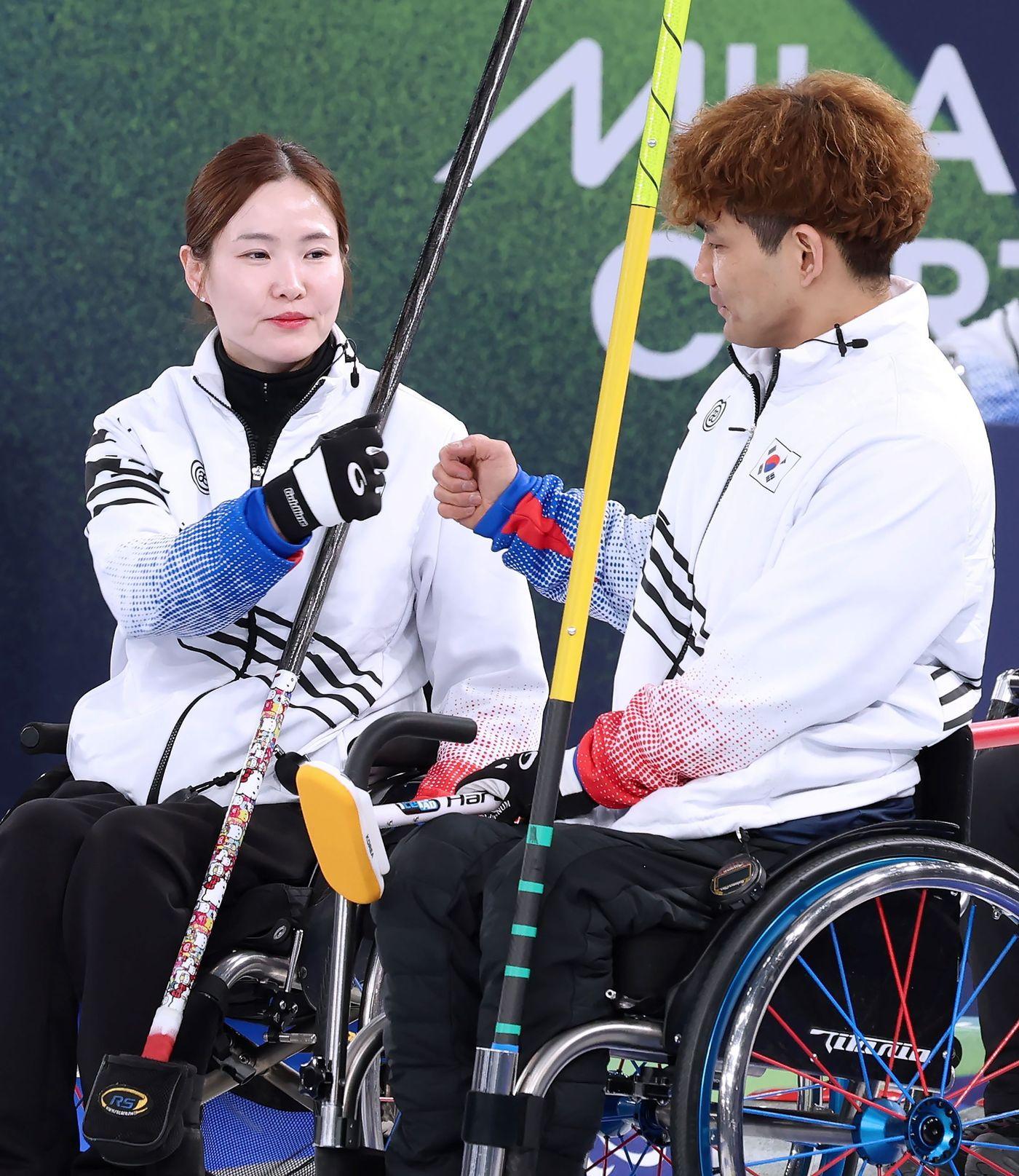 본문 이미지 - 휠체어컬링 믹스더블 백혜진-이용석 조(대한장애인체육회 제공) 
