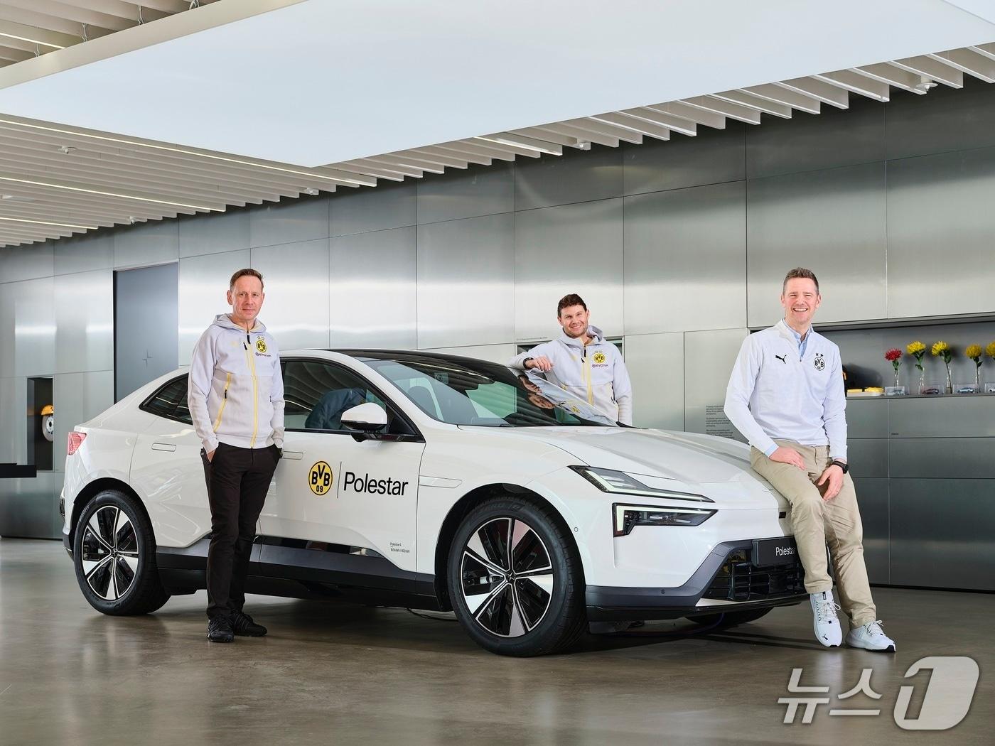 본문 이미지 -  (왼쪽부터) 보루시아 도르트문트 레전드 플리어어 요르크 하인리히, BVB 동아시아 스포츠 총괄 마리우스 로렌즈, BvB 아시아·태평양 지역 경영 총괄 벤야민 발.(폴스타 제공)