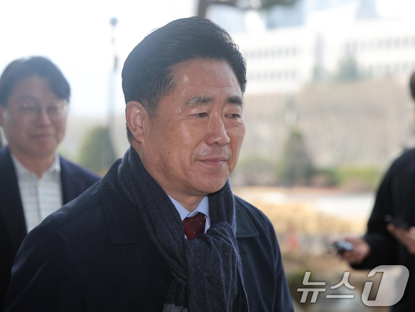 본문 이미지 - 통일교 금품 수수 의혹을 받는 김규환 전 미래한국당 의원이 5일 오전 서울 서초구 고등검찰청에 마련된 검경 합동수사본부에 조사를 위해 출석하고 있다. 2026.3.5 ⓒ 뉴스1 황기선 기자