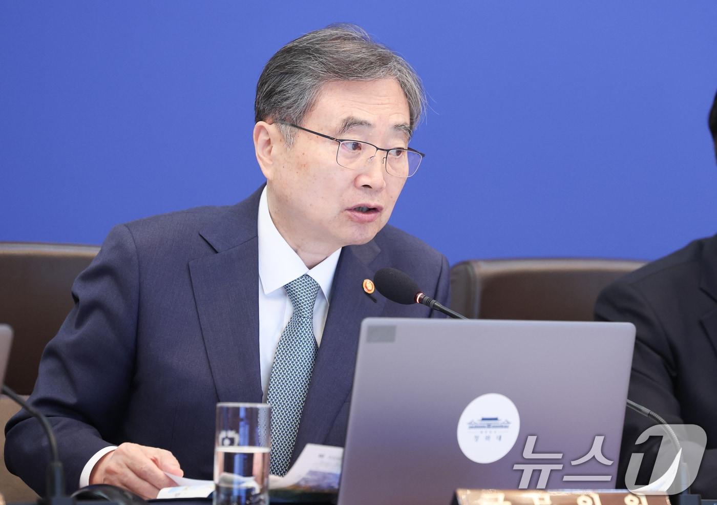 본문 이미지 - 조현 외교부 장관이 5일 청와대에서 열린 임시국무회의에서 중동 관련 대응 현황 및 계획을 보고하고 있다. 2026.3.5 ⓒ 뉴스1 이재명 기자