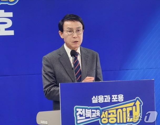본문 이미지 - 이 예비후보는 5일 전북교육청에서 기자회견을 열고 '전북형 인재 생애 경로 구축'을 발표하고 있다./뉴스1 ’