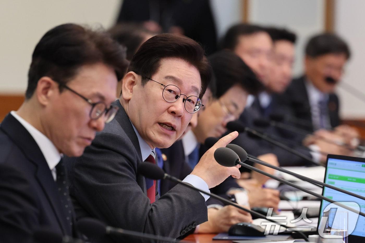 본문 이미지 - 이재명 대통령이 5일 청와대에서 열린 임시 국무회의에서 발언하고 있다. 2026.3.5 ⓒ 뉴스1 이재명 기자