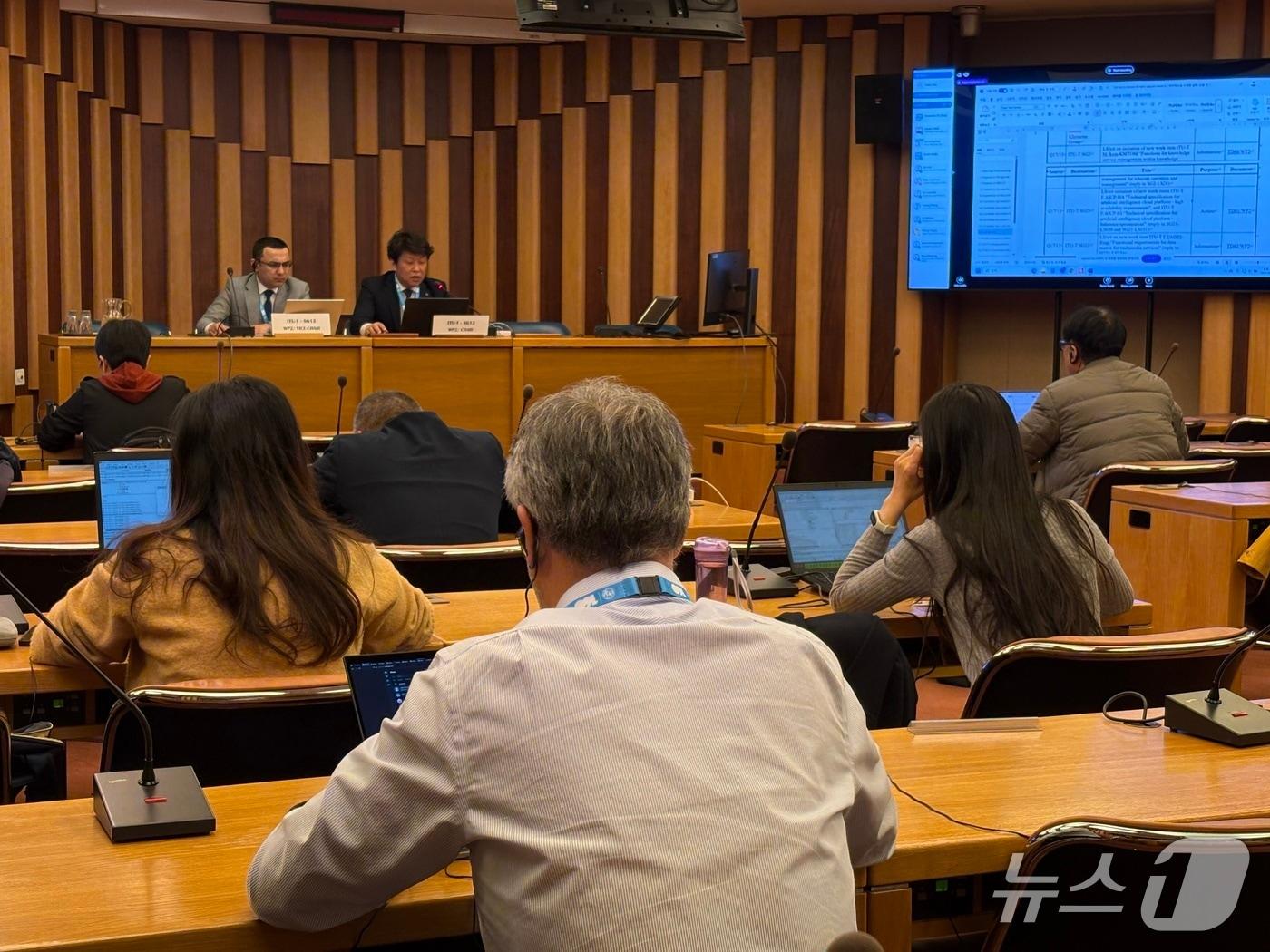본문 이미지 - 기계학습 표준화 공동조정그룹(JCA-ML) 회의 모습(ETRI 제공) /뉴스1