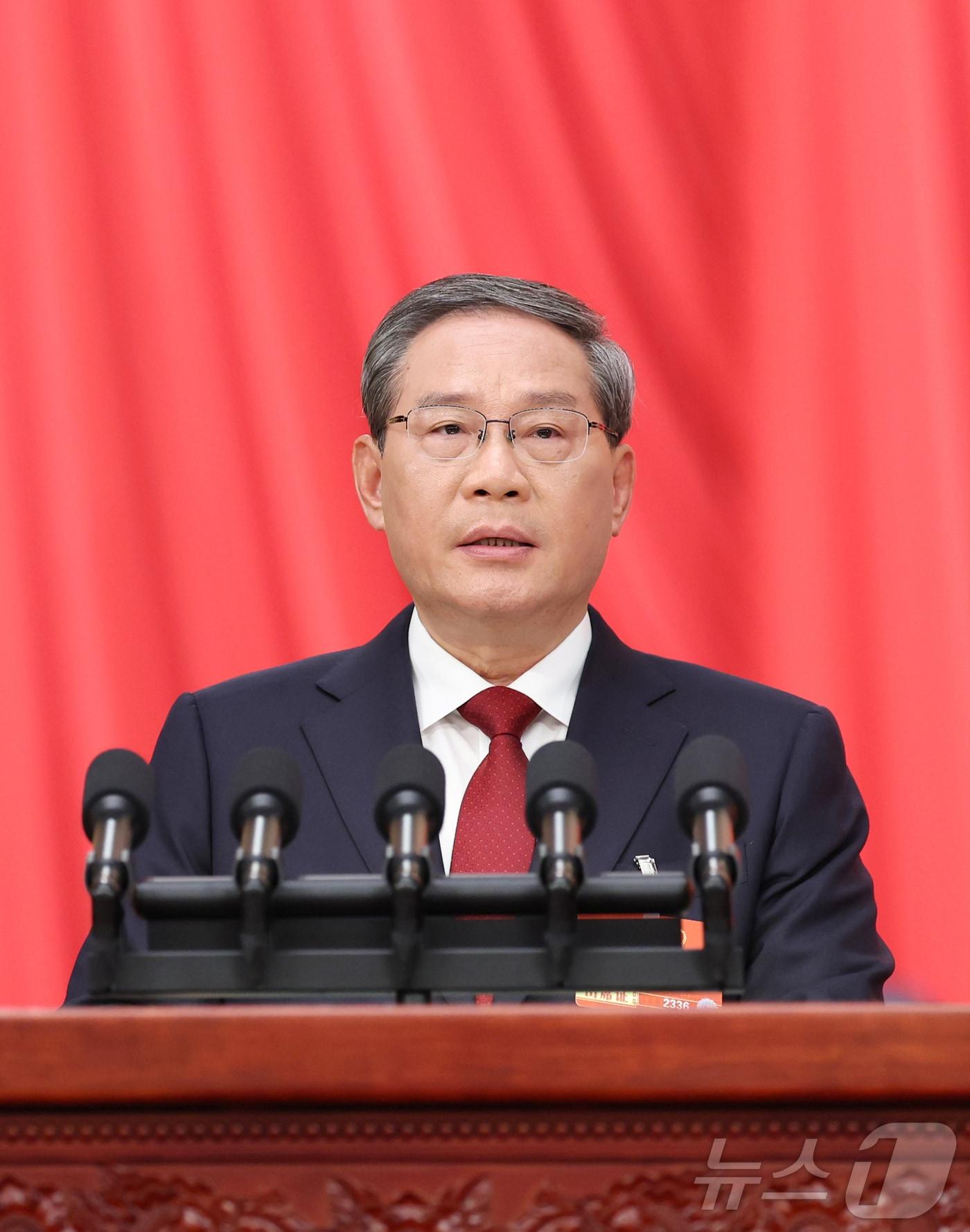 본문 이미지 - 리창 중국 국무원 총리가 5일 베이징 인민대회당에서 개최된 제14기 전국인민대표대회(전인대) 4차 회의 개막식에서 발언을 하고 있다. ⓒ 신화=뉴스1